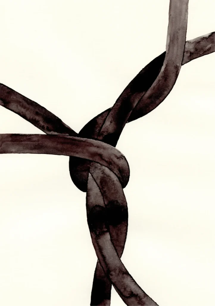 Nahaufnahme eines dunklen, verdrehten Seils/Strangs mit Knoten vor hellem Hintergrund